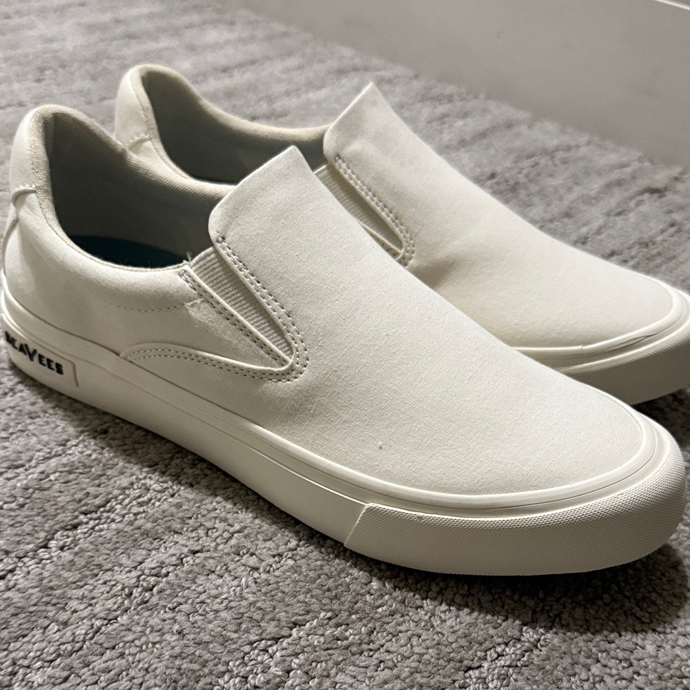 SeaVees Women’s size 8 Cream Slip-On Loafers BRAND NEW IN BOX